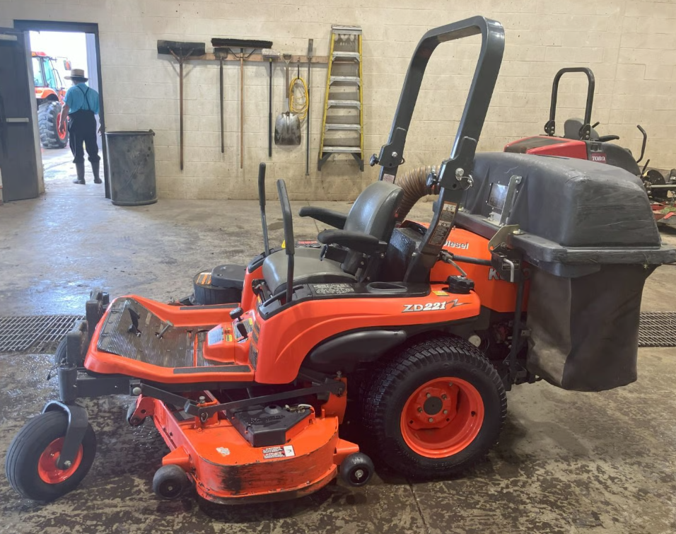 Cortadora Cero Giro Kubota ZD221 con Bagger - Imagen 2
