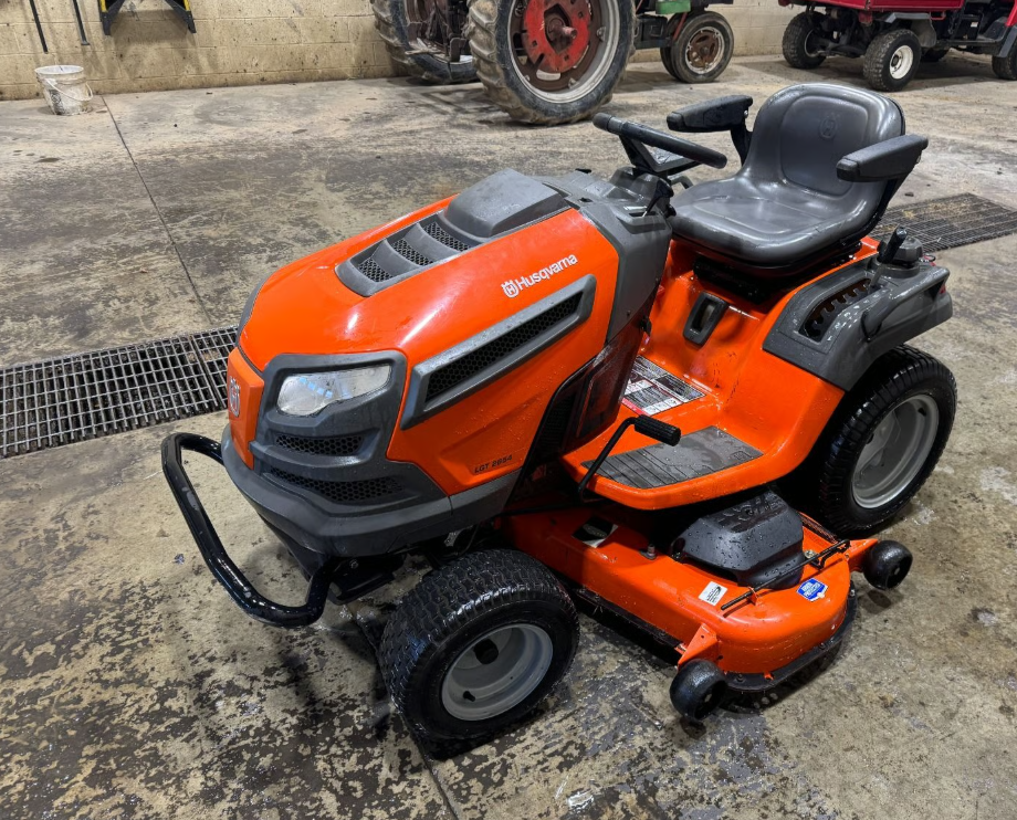 Tractor de Jardín Husqvarna LGT2654