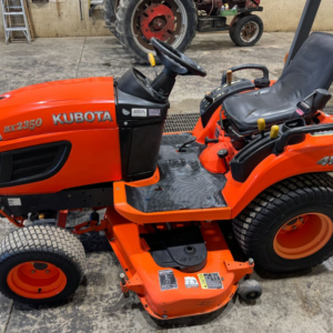 tractor kubota bx2350 con cortadora 54"