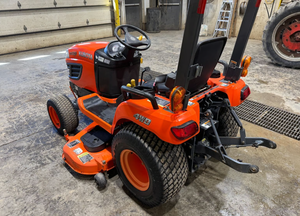 tractor kubota bx2350 con cortadora 54" tractor kubota bx2350 con cortadora 54"